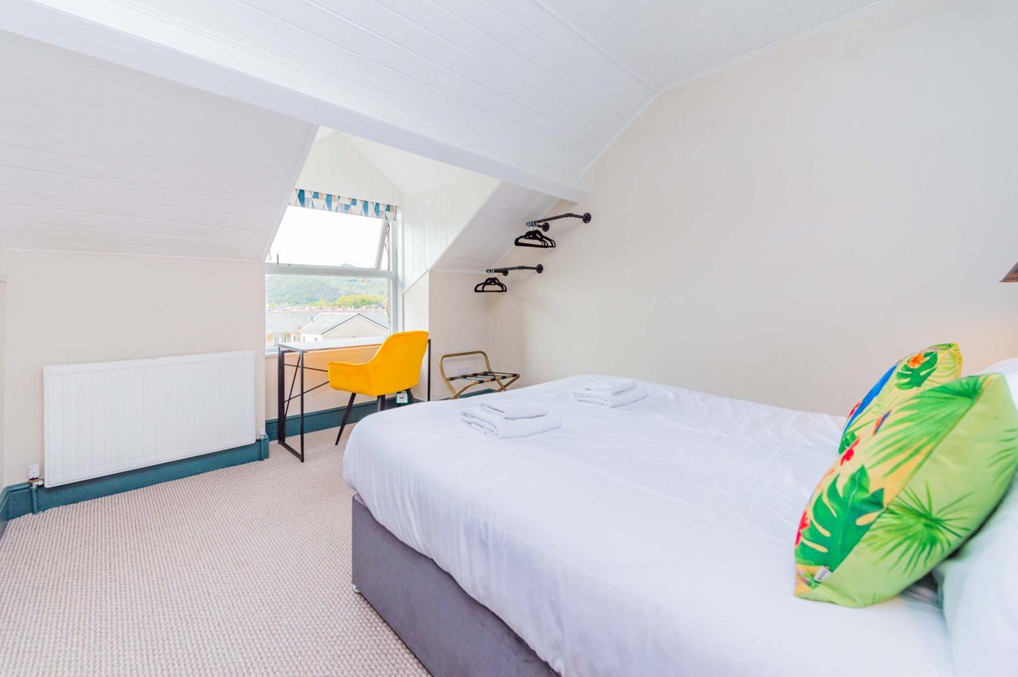Snowdon House, 8 Bedrooms, Sleep 16, Close To Blackrock Sand Porthmadog Exterior photo